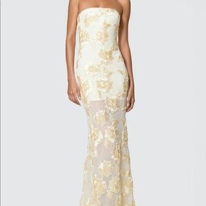 Muse Hous Floral Embellished Maxi Dress with Train - Ivory